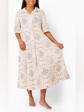 The Quiet Culture Weekender Caftan Dress in the "Lorraine" floral print Size M/L